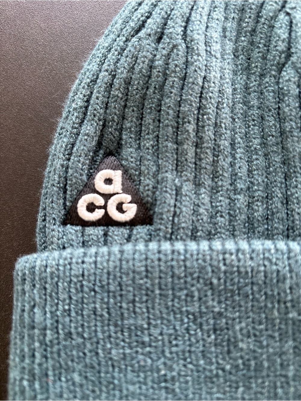 Nike ACG Faded Spruce Ribbed Fold-Over Beanie - Picture 3 of 5